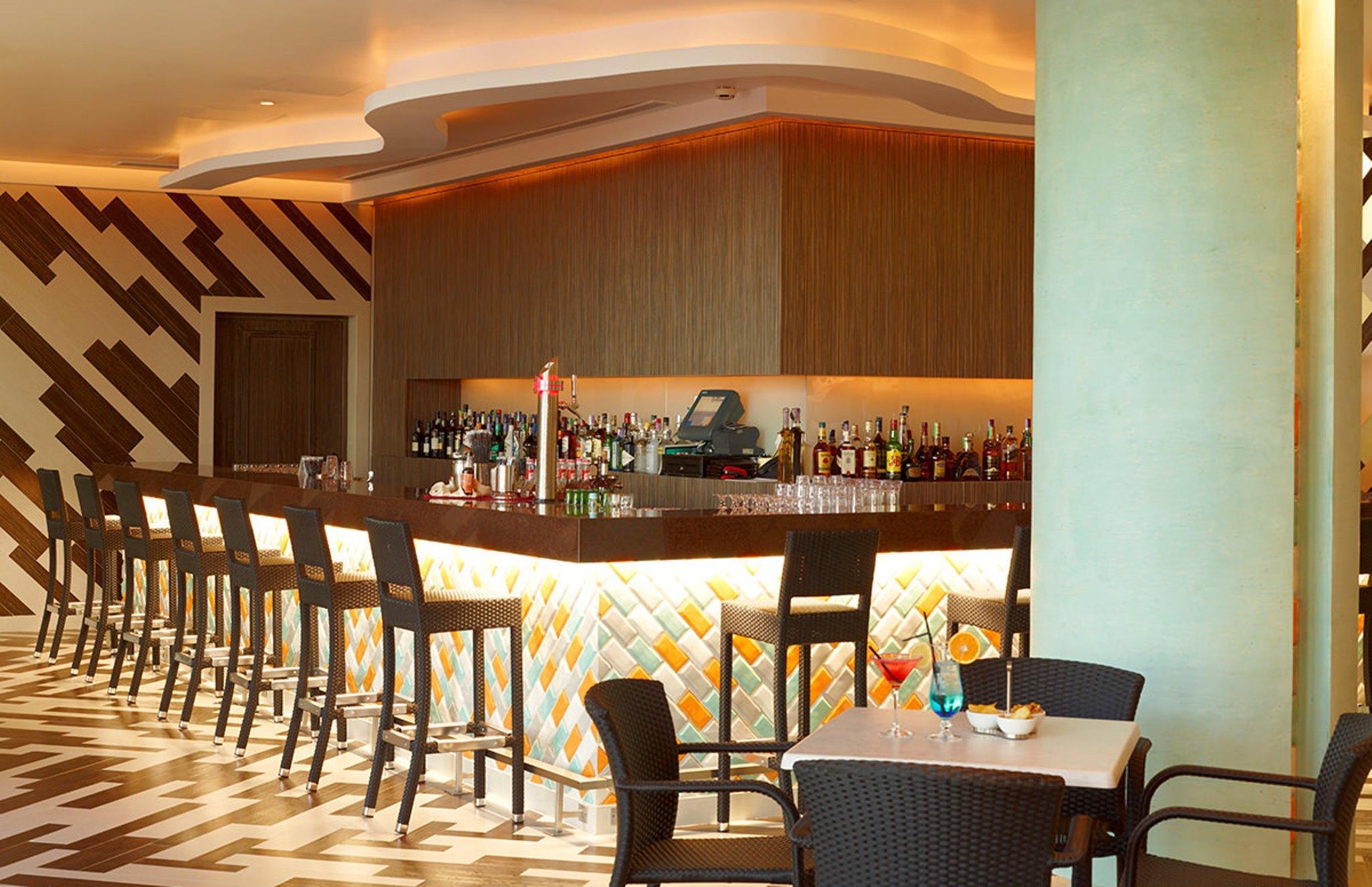 فندق ريال مارينا هوتل آند سبا Olhão المظهر الخارجي الصورة The bar at the hotel