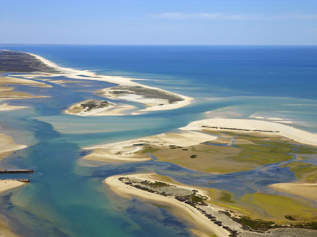 فندق ريال مارينا هوتل آند سبا Olhão المظهر الخارجي الصورة Aerial view of the barrier islands
